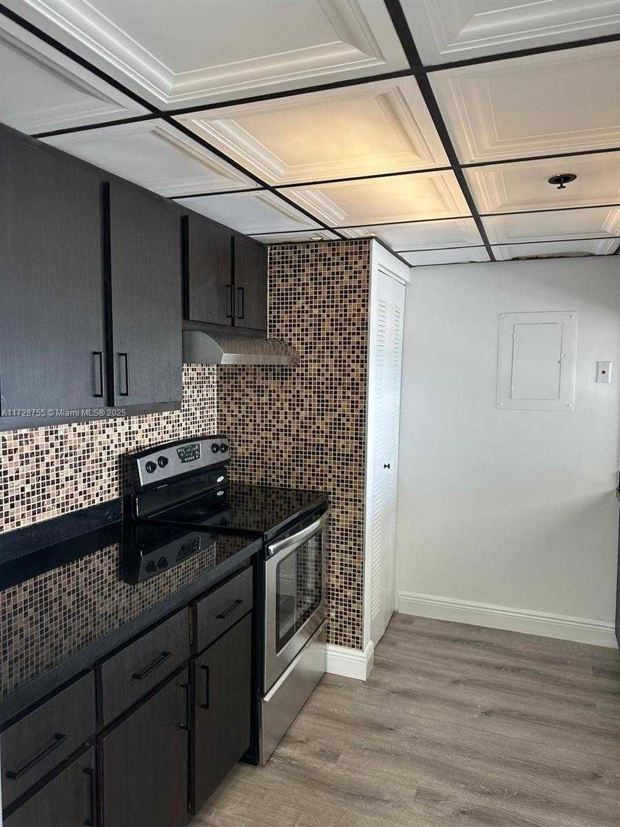 Small Image of 7601 EAST TREASURE DR #1823, North Bay Village Number 16