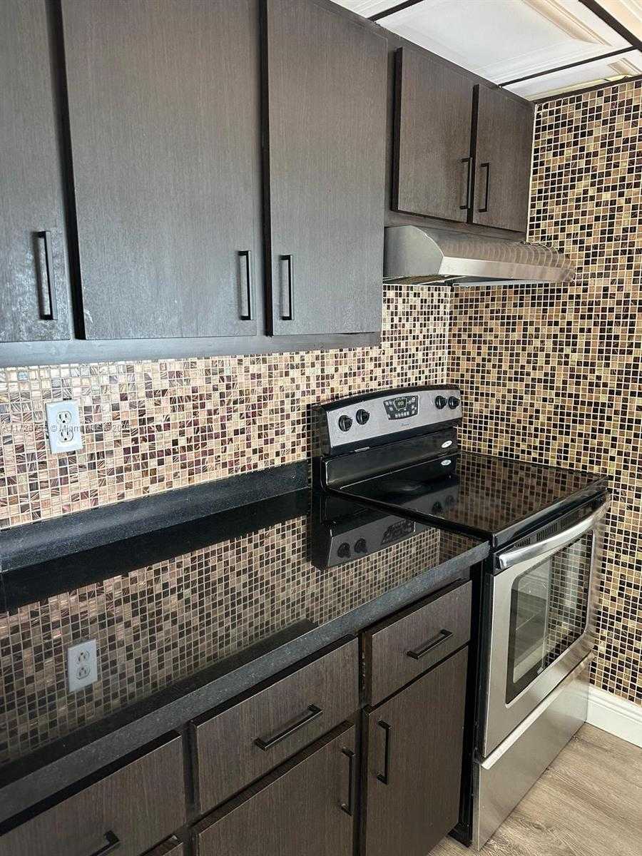 Small Image of 7601 EAST TREASURE DR #1823, North Bay Village Number 17