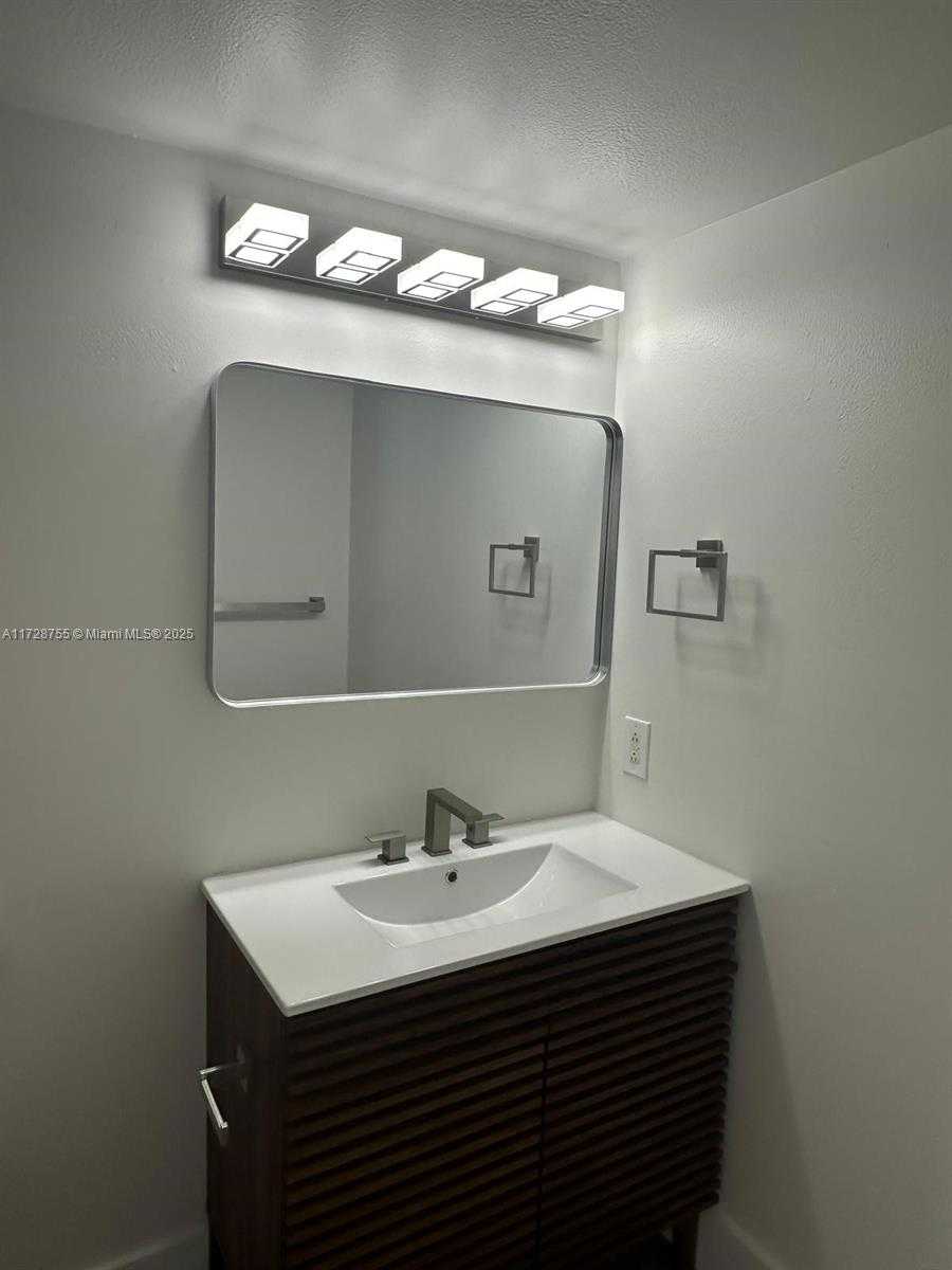 Small Image of 7601 EAST TREASURE DR #1823, North Bay Village Number 18