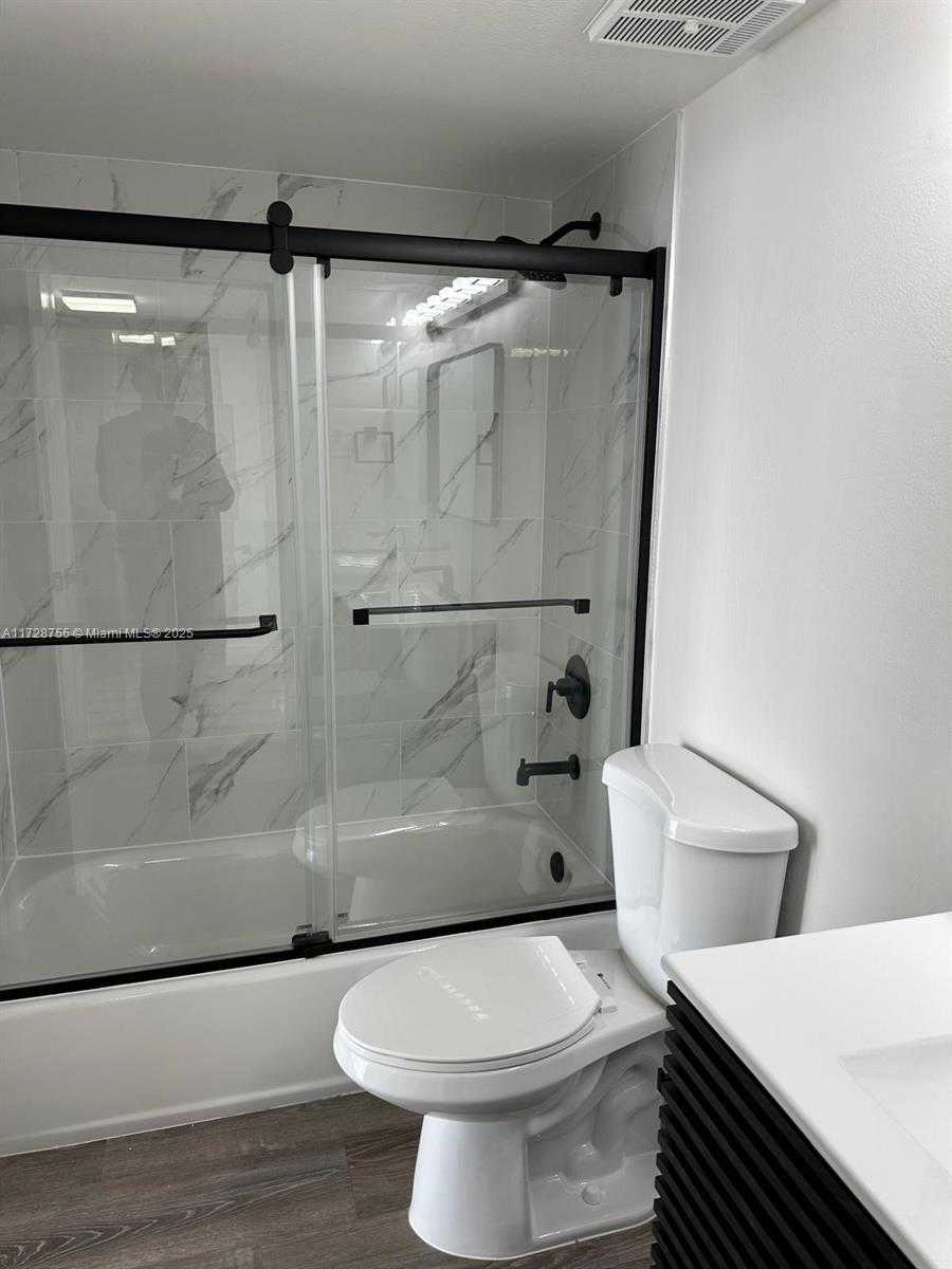 Small Image of 7601 EAST TREASURE DR #1823, North Bay Village Number 19