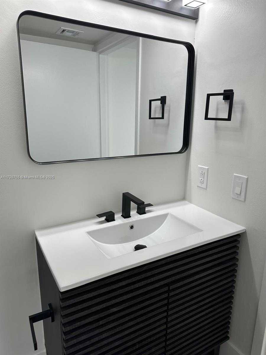 Small Image of 7601 EAST TREASURE DR #1823, North Bay Village Number 21