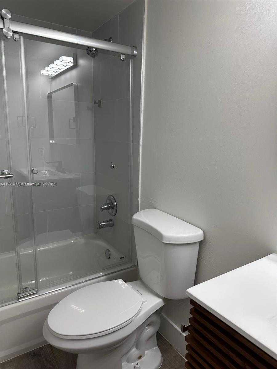Small Image of 7601 EAST TREASURE DR #1823, North Bay Village Number 23