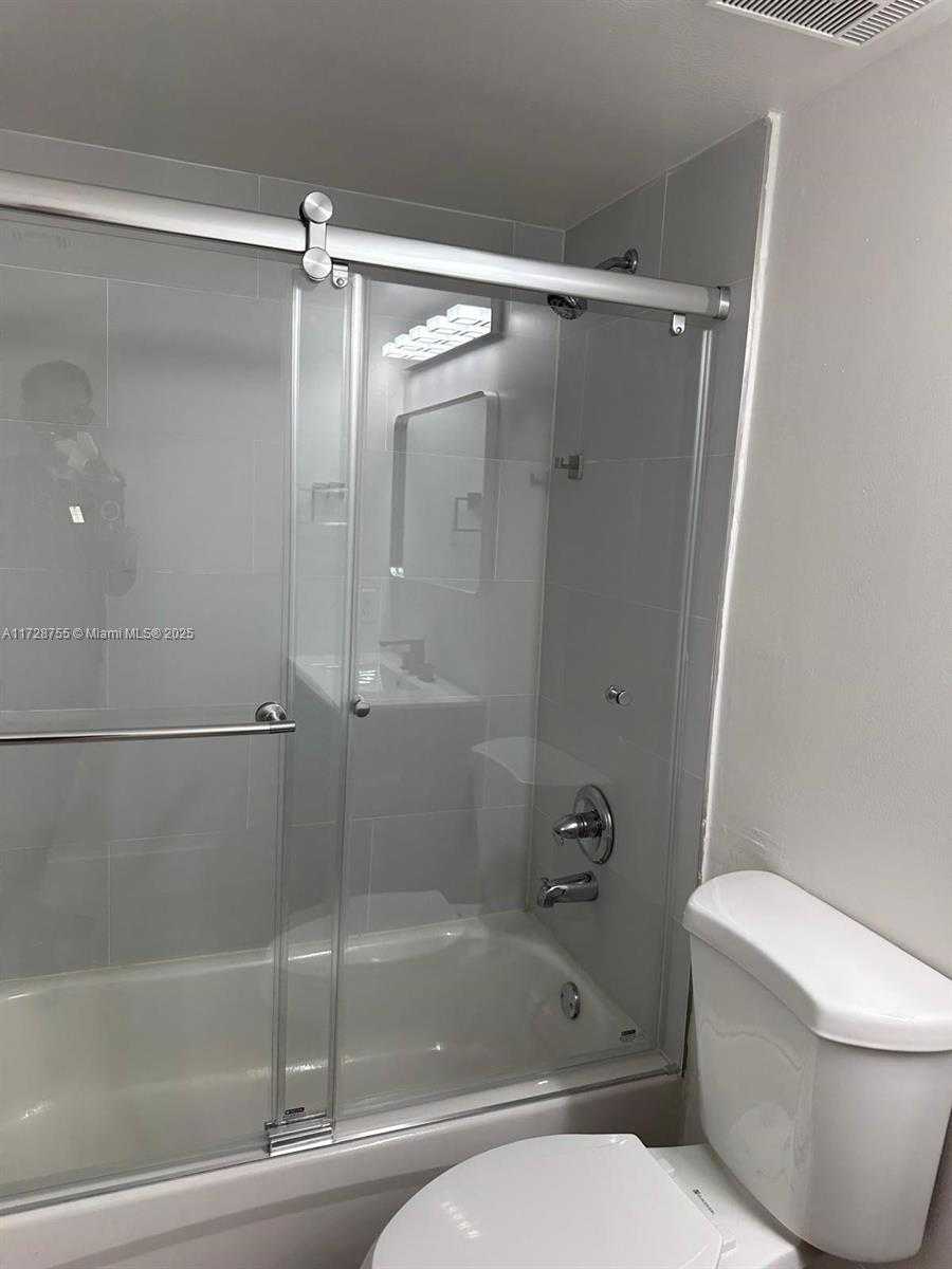 Small Image of 7601 EAST TREASURE DR #1823, North Bay Village Number 24