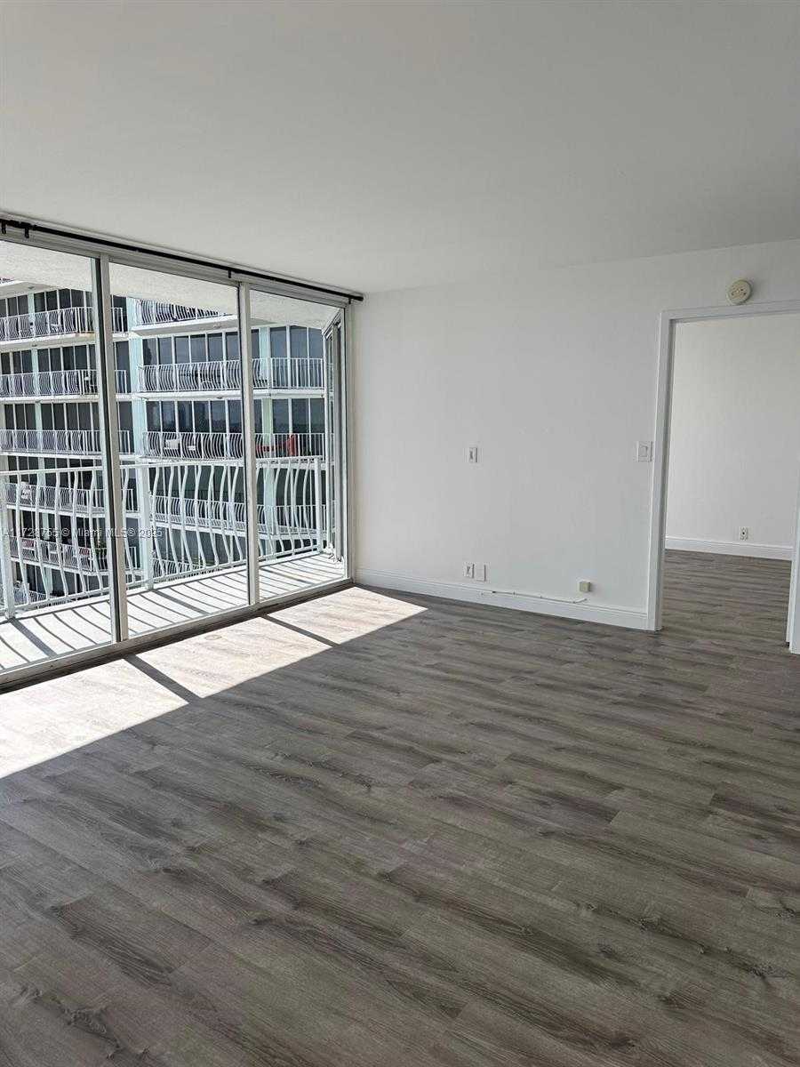 Small Image of 7601 EAST TREASURE DR #1823, North Bay Village Number 9
