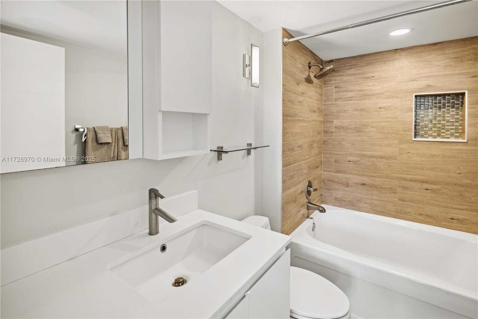 Small Image of 90 ALTON RD #1901, Miami Beach Number 10