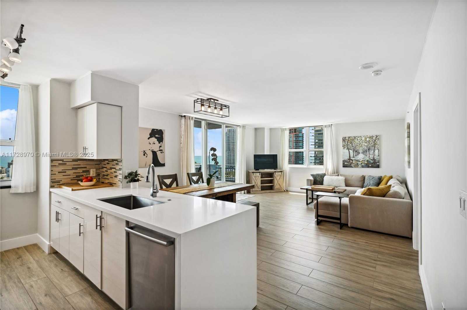 Small Image of 90 ALTON RD #1901, Miami Beach Number 5