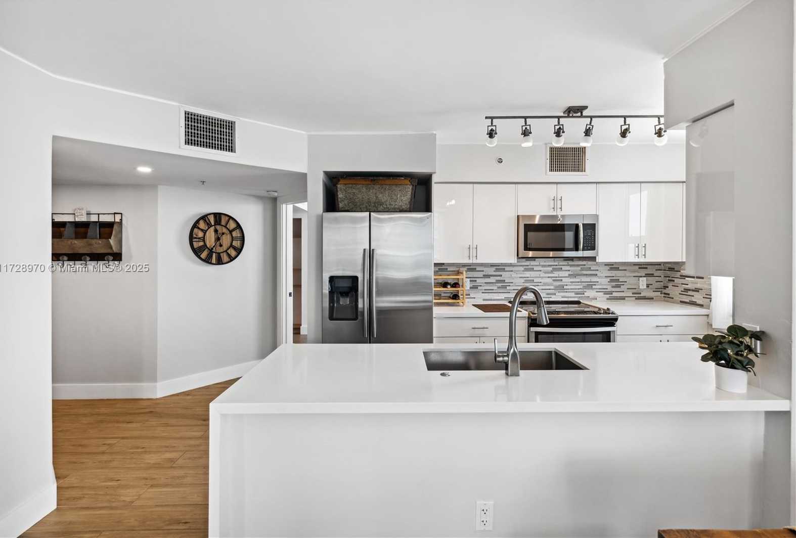 Small Image of 90 ALTON RD #1901, Miami Beach Number 7