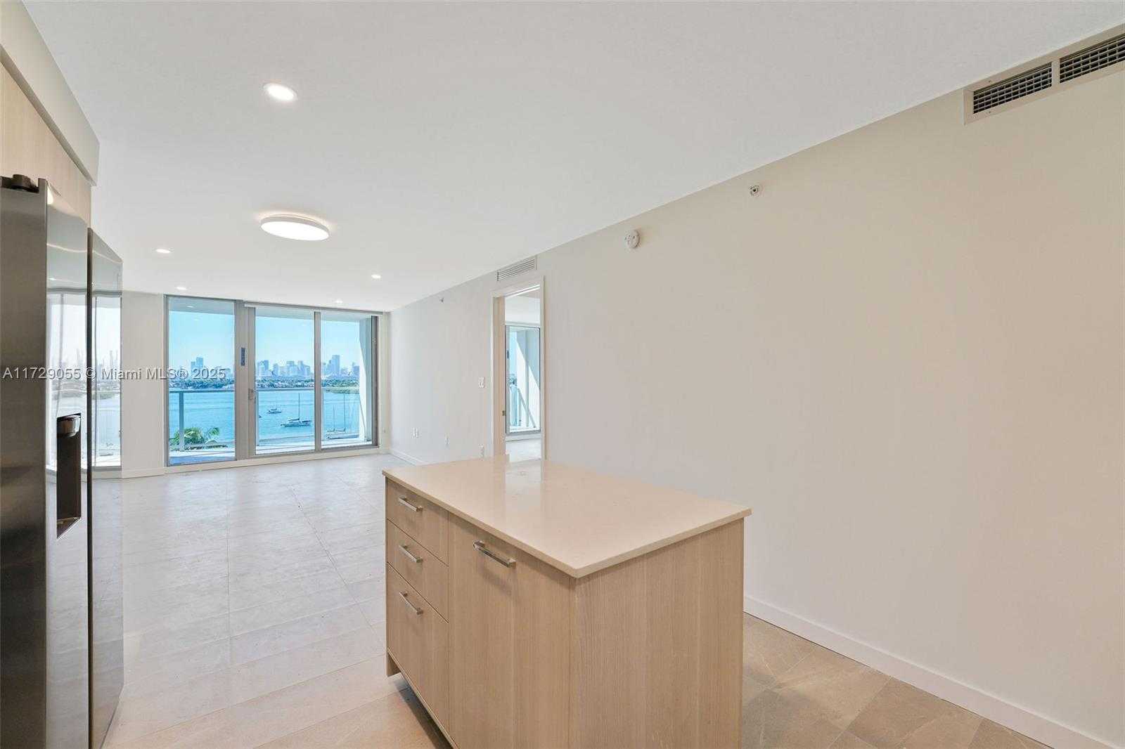 Small Image of 1500 BAY RD #N-0303, Miami Beach Number 5
