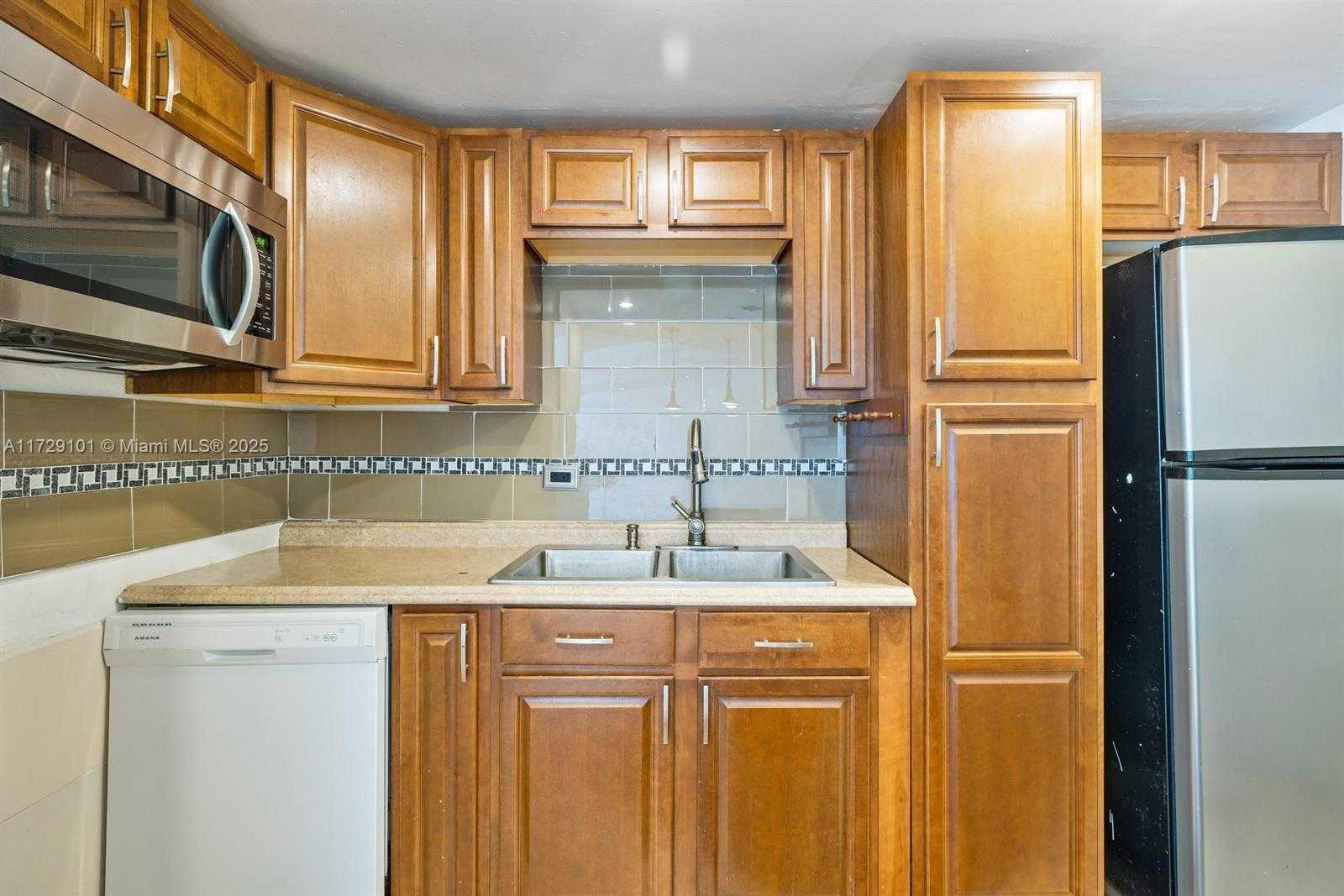 Small Image of 905 BRICKELL BAY DR #1821, Miami Number 12