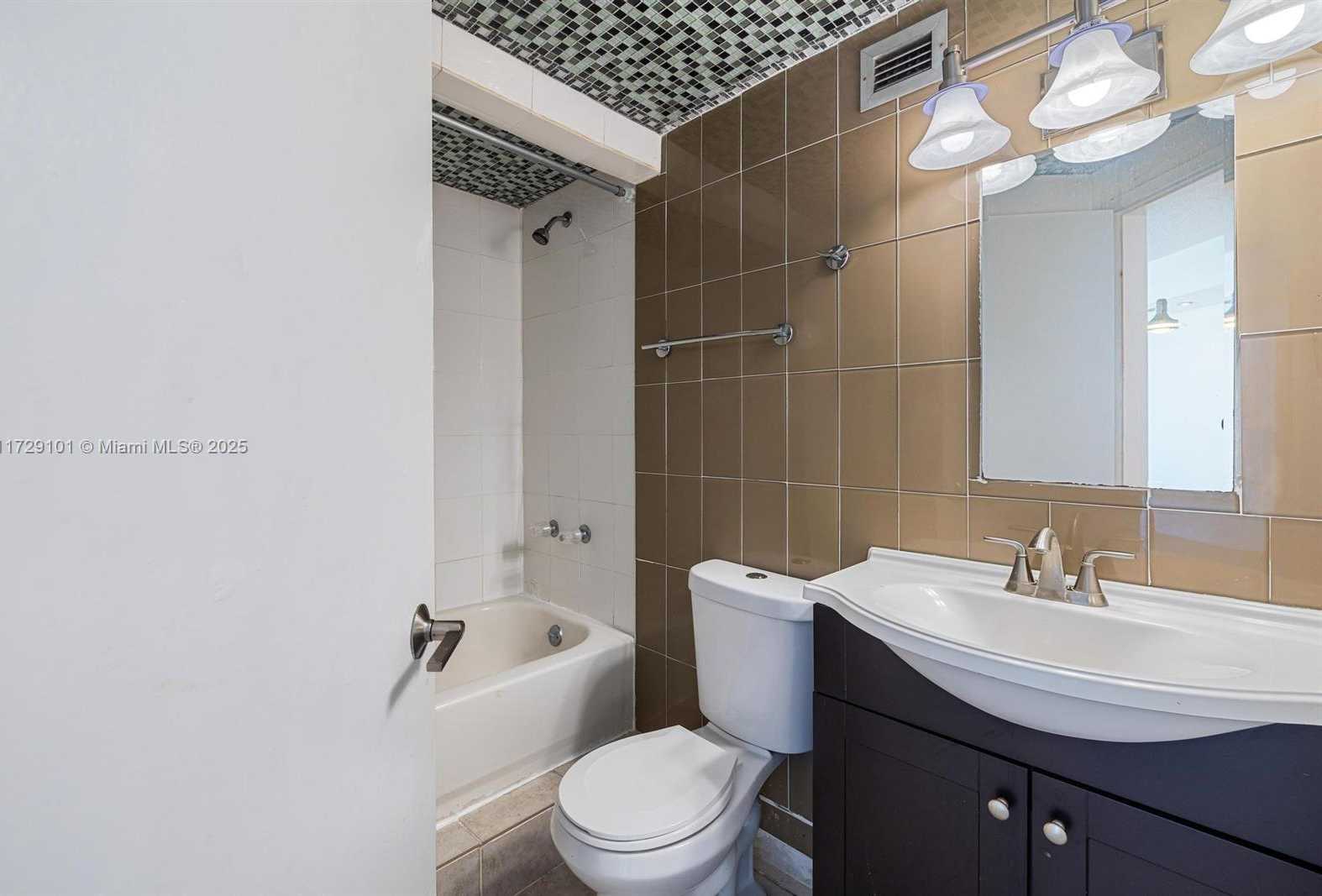 Small Image of 905 BRICKELL BAY DR #1821, Miami Number 20