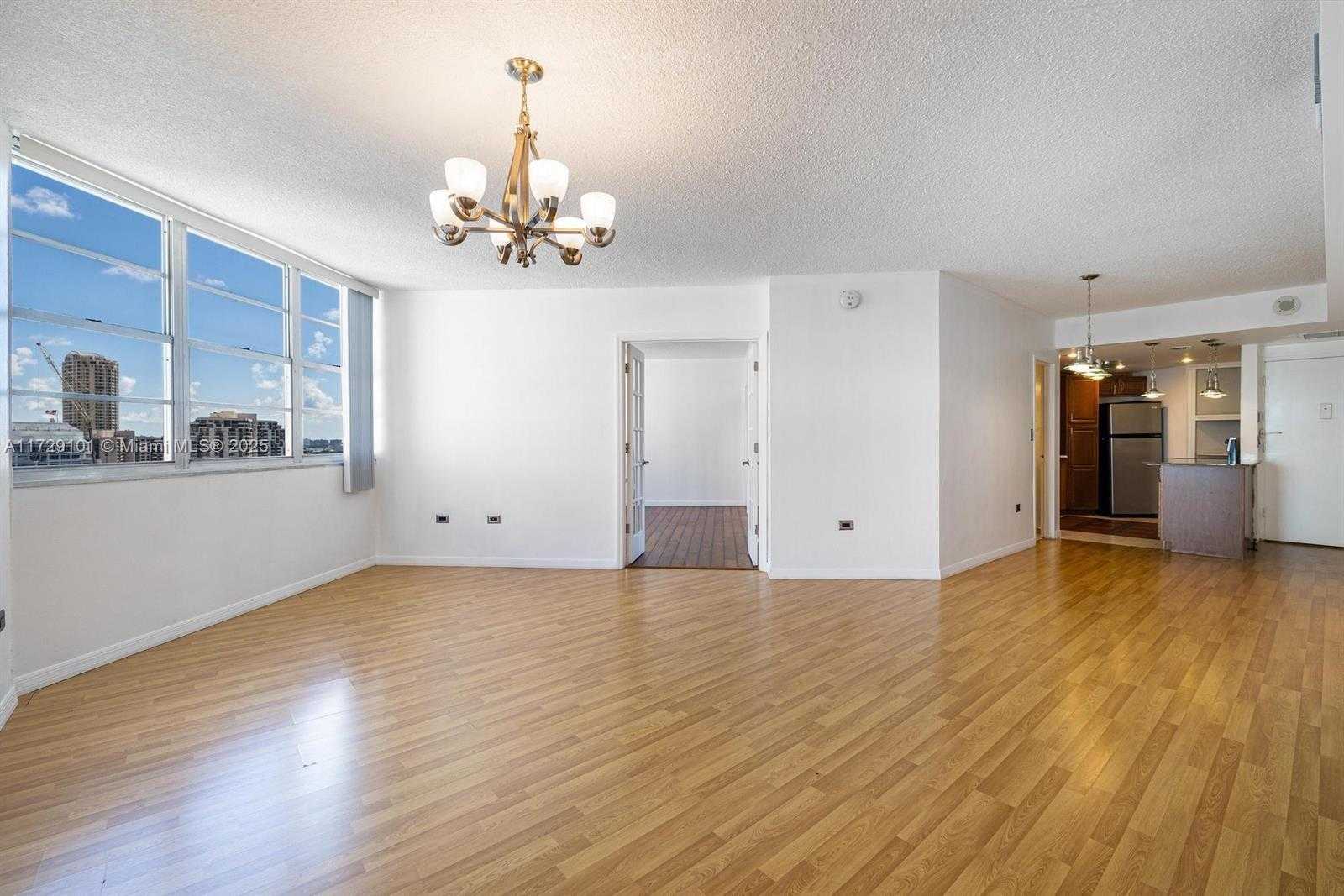 Small Image of 905 BRICKELL BAY DR #1821, Miami Number 5