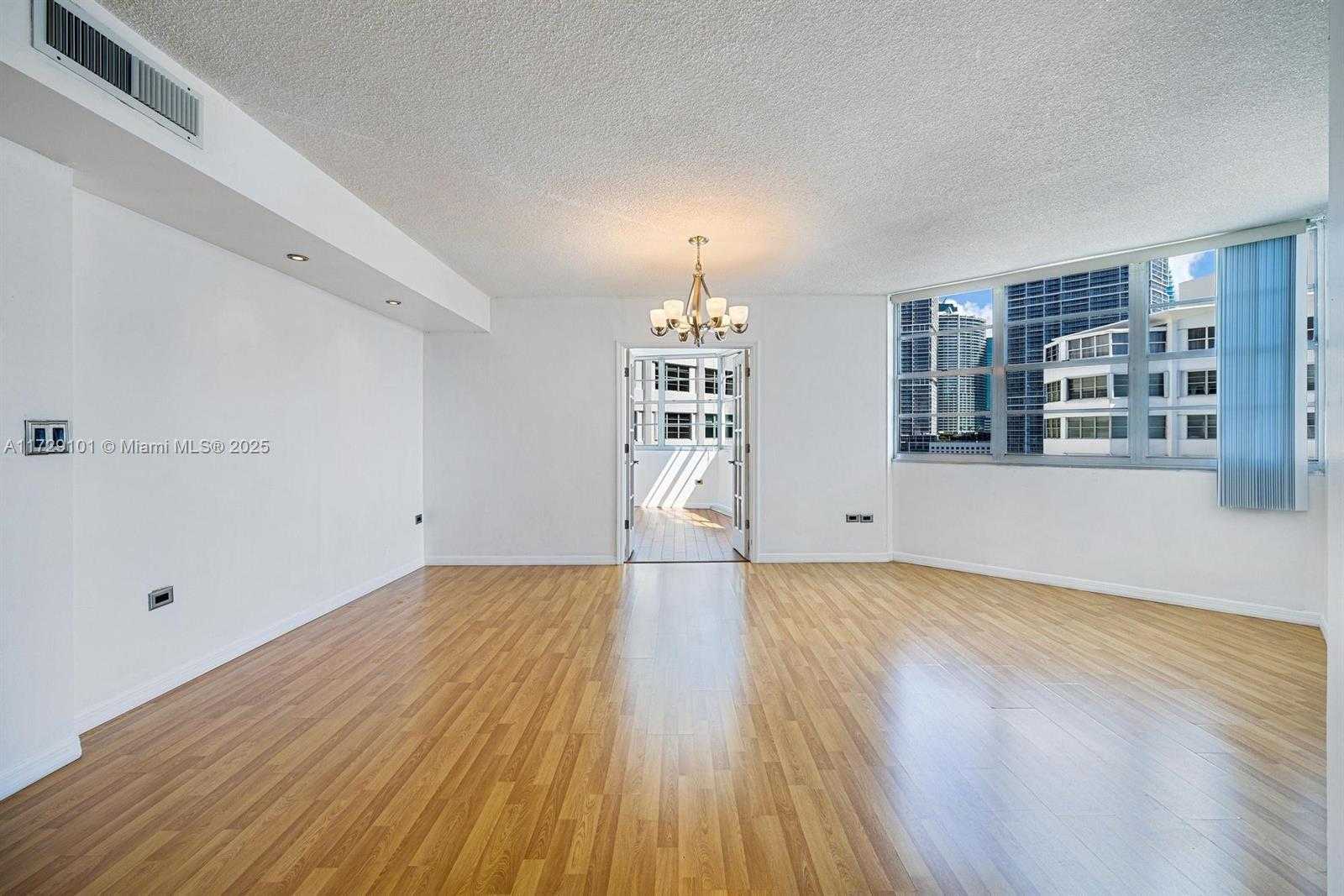 Small Image of 905 BRICKELL BAY DR #1821, Miami Number 6