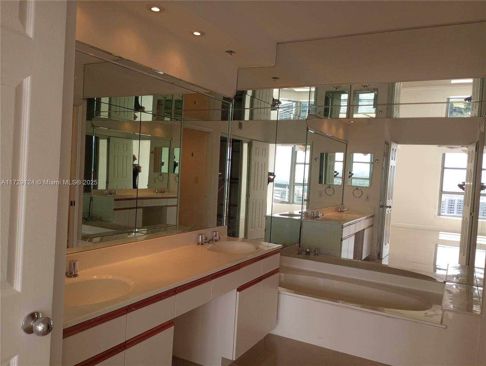 Small Image of 3530 MYSTIC POINTE DR #2902, Aventura Number 22