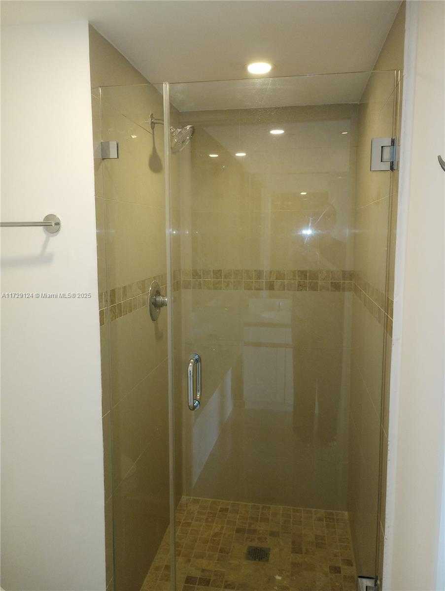 Small Image of 3530 MYSTIC POINTE DR #2902, Aventura Number 23