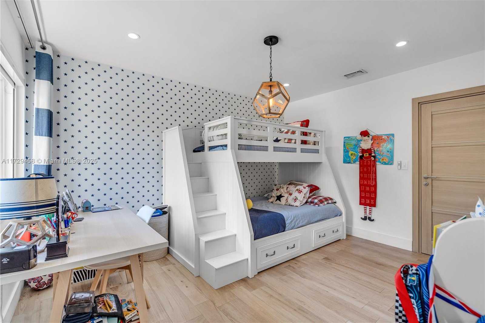 Small Image of 290 EAST SHORE DR E, Miami Number 23