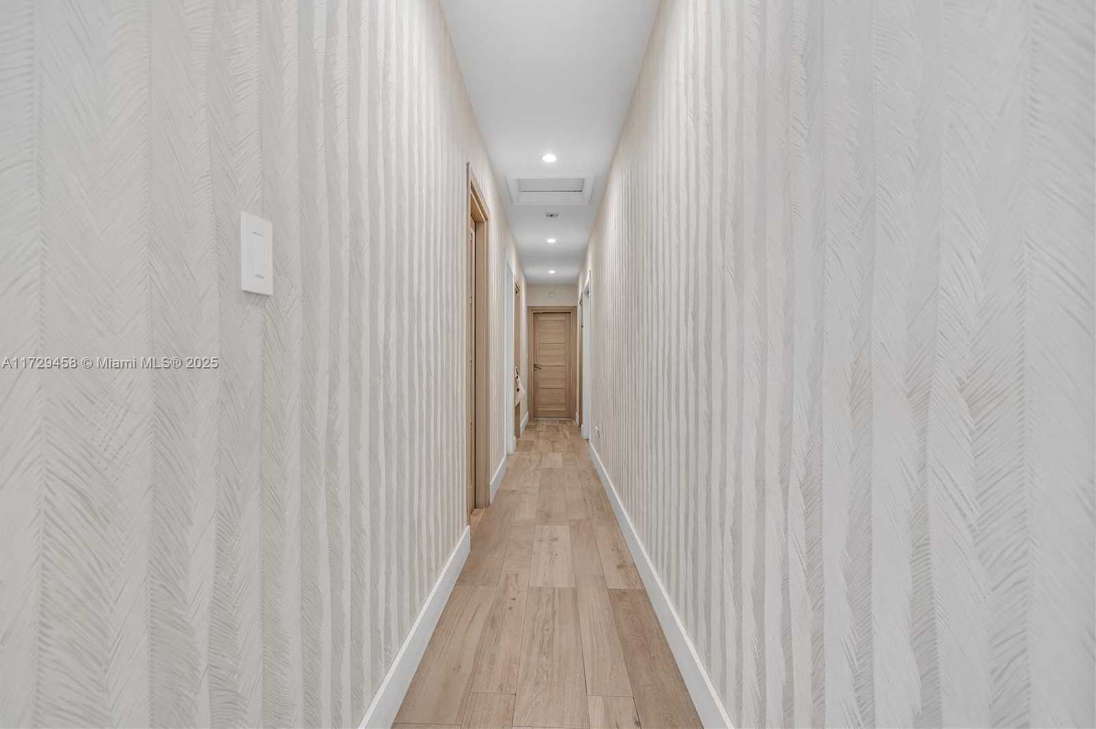 Small Image of 290 EAST SHORE DR E, Miami Number 25