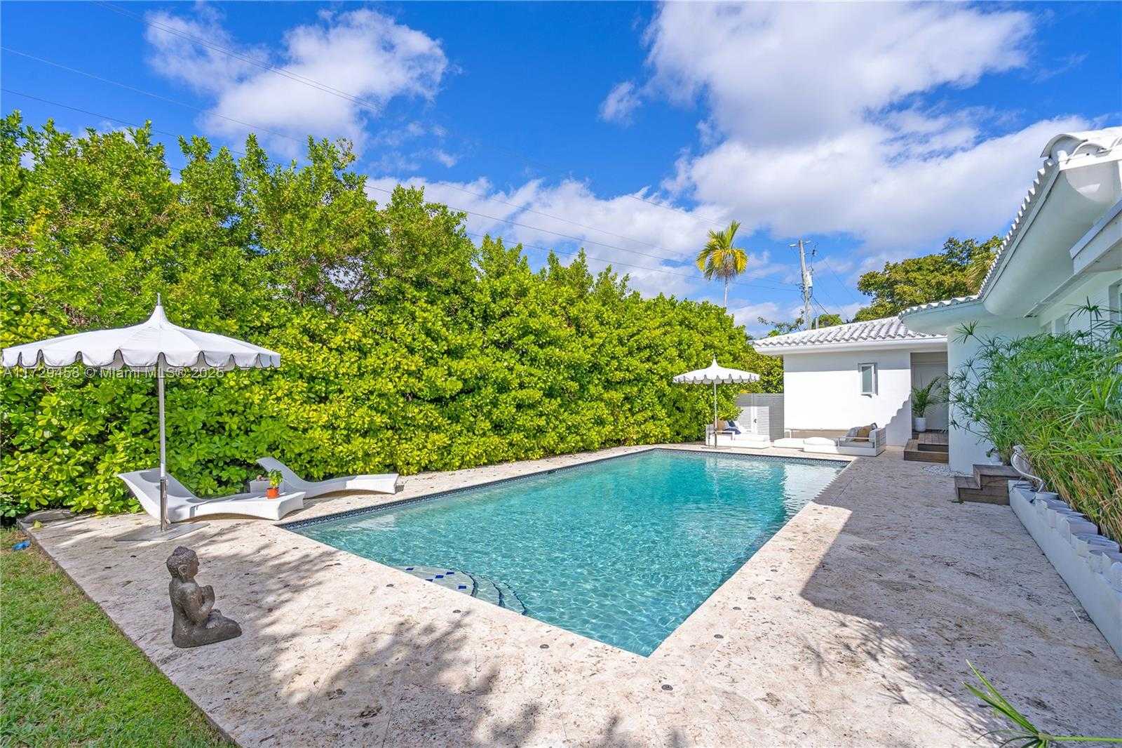 Small Image of 290 EAST SHORE DR E, Miami Number 26
