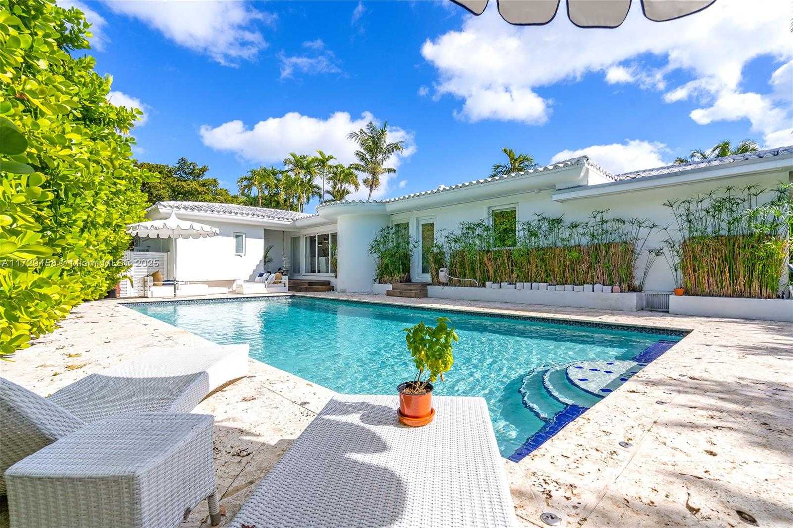 Small Image of 290 EAST SHORE DR E, Miami Number 27