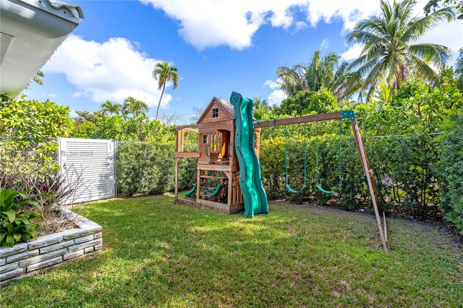 Small Image of 290 EAST SHORE DR E, Miami Number 29