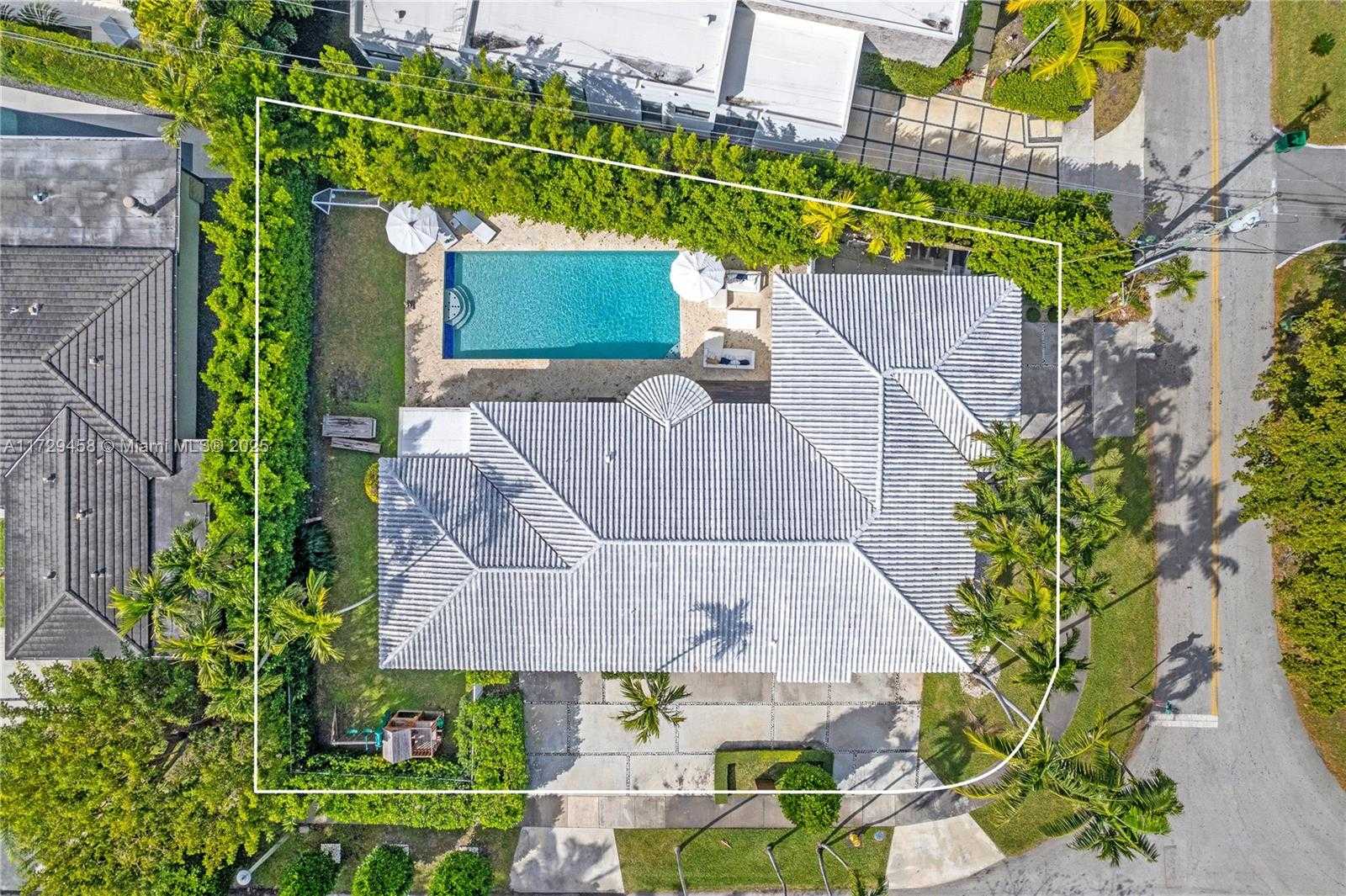 Small Image of 290 EAST SHORE DR E, Miami Number 3