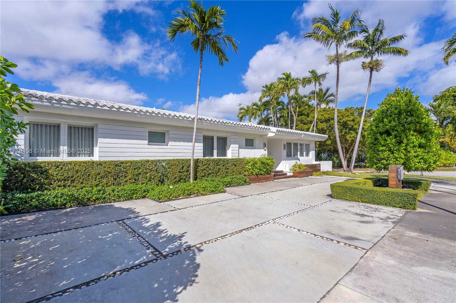 Small Image of 290 EAST SHORE DR E, Miami Number 5