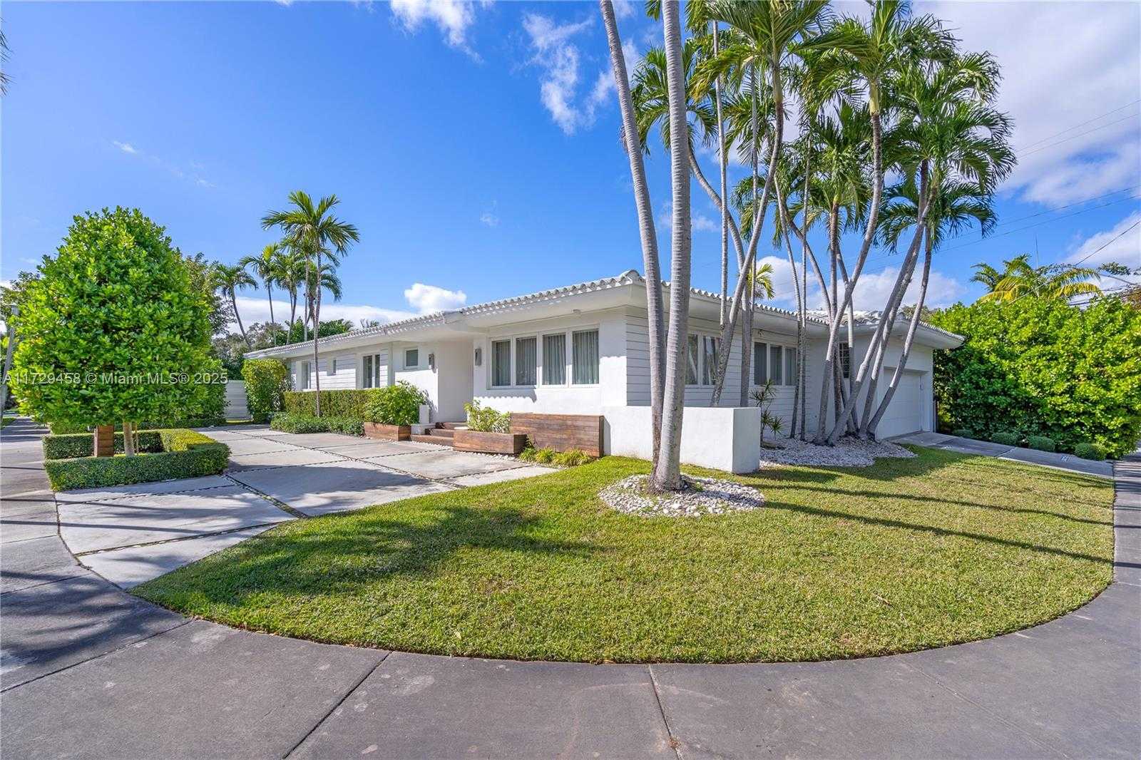 Small Image of 290 EAST SHORE DR E, Miami Number 6