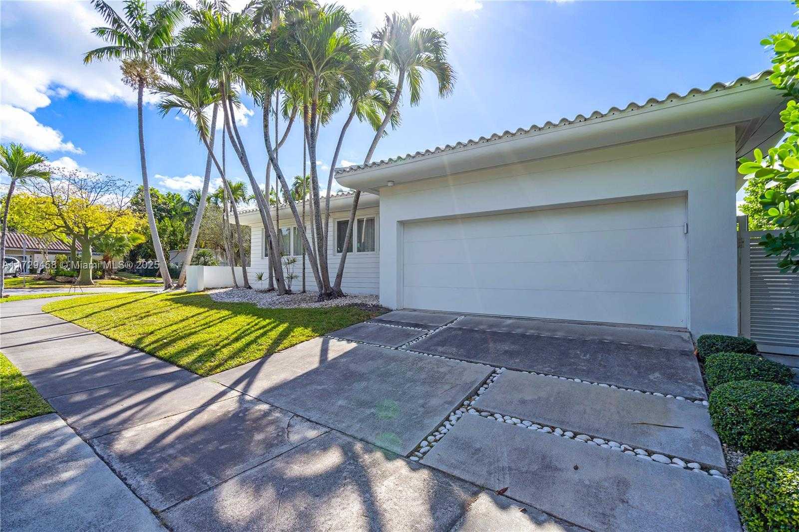 Small Image of 290 EAST SHORE DR E, Miami Number 7