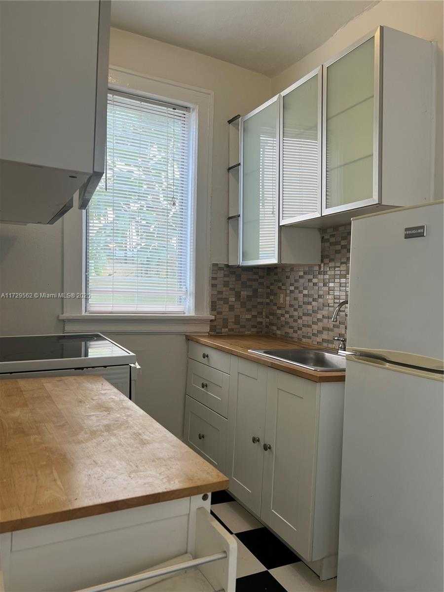 Small Image of 1361 MERIDIAN AVE #2, Miami Beach Number 16