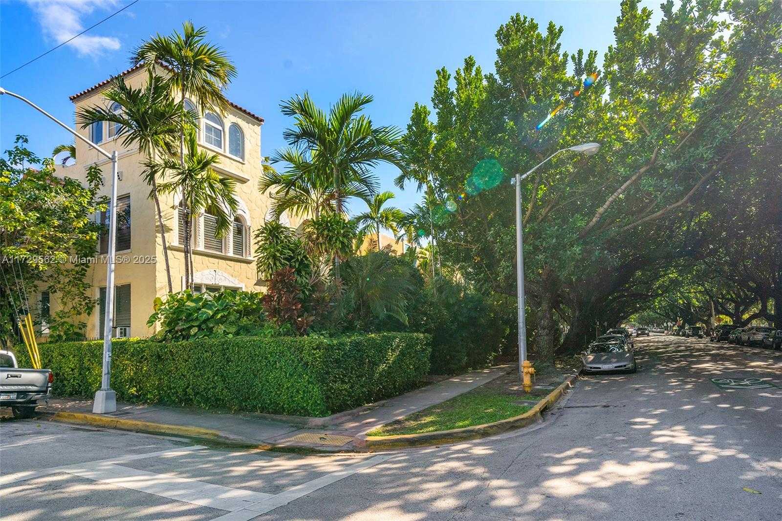 Small Image of 1361 MERIDIAN AVE #2, Miami Beach Number 3