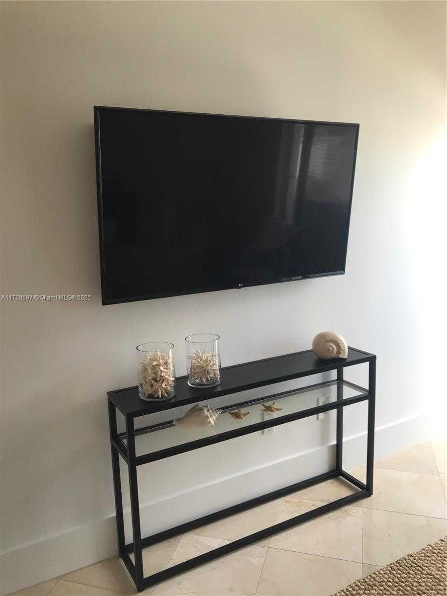 Small Image of 6365 COLLINS AVE #2305, Miami Beach Number 10