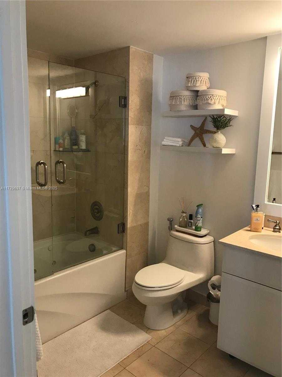 Small Image of 6365 COLLINS AVE #2305, Miami Beach Number 13