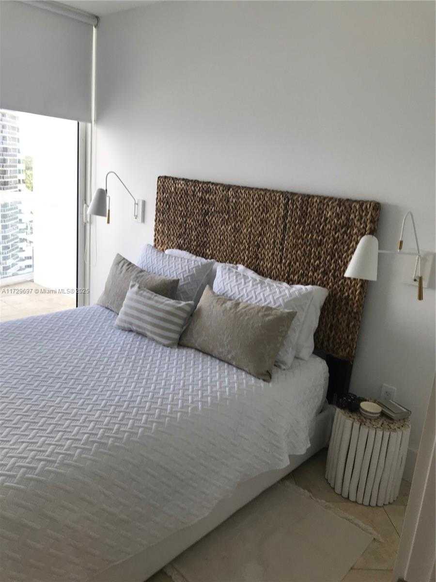 Small Image of 6365 COLLINS AVE #2305, Miami Beach Number 14