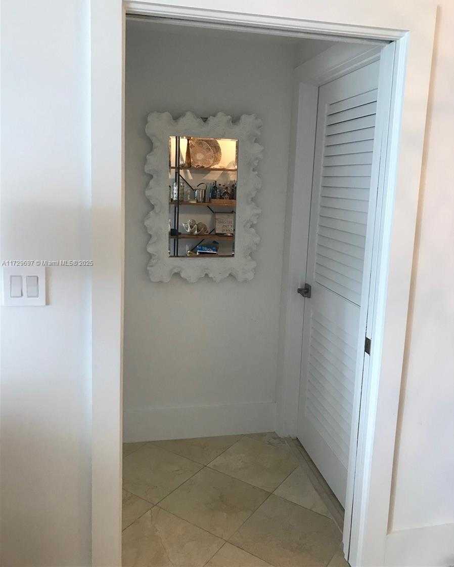 Small Image of 6365 COLLINS AVE #2305, Miami Beach Number 15