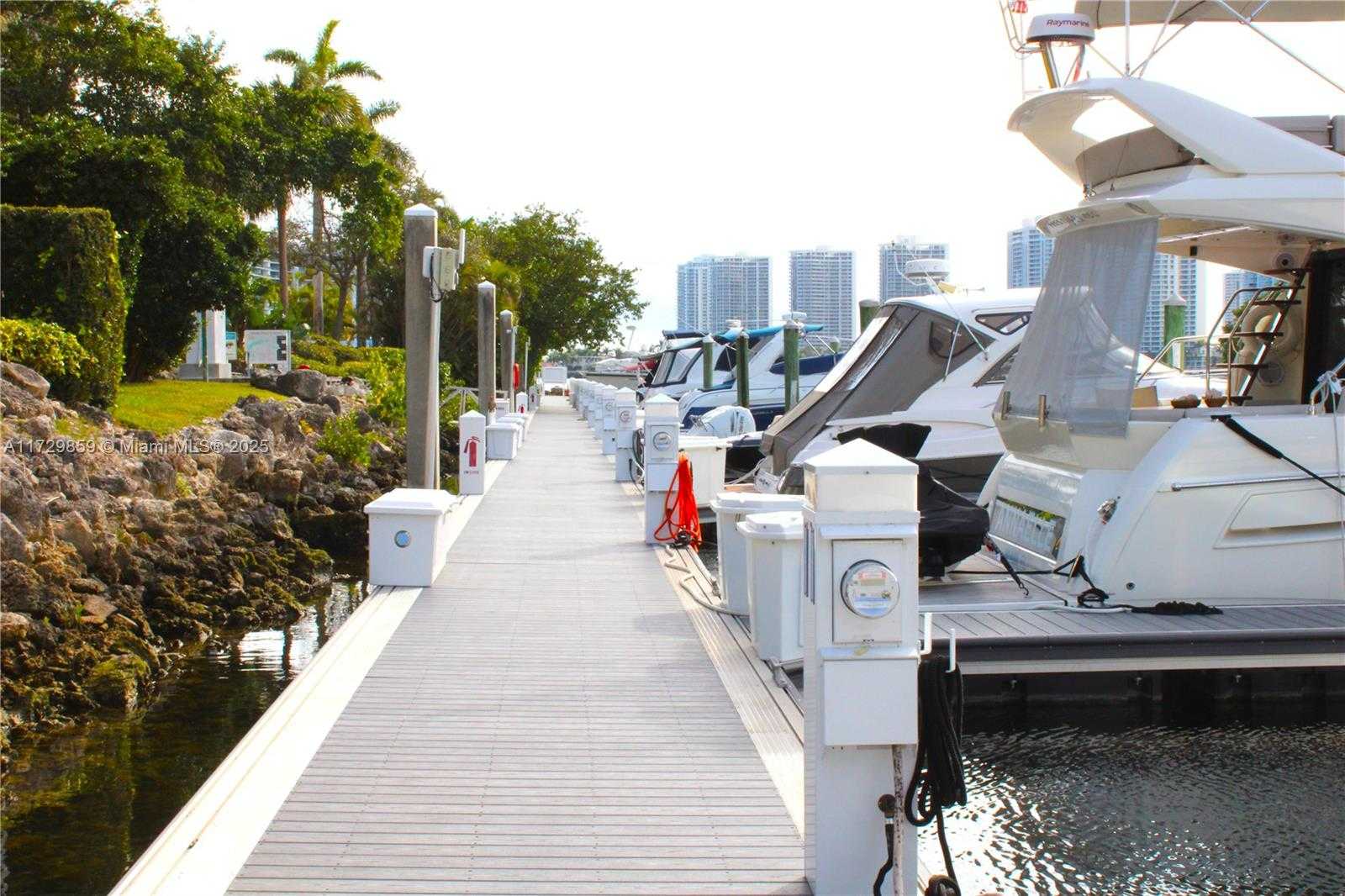 Small Image of 3575 MYSTIC POINTE DR #25, Aventura Number 11