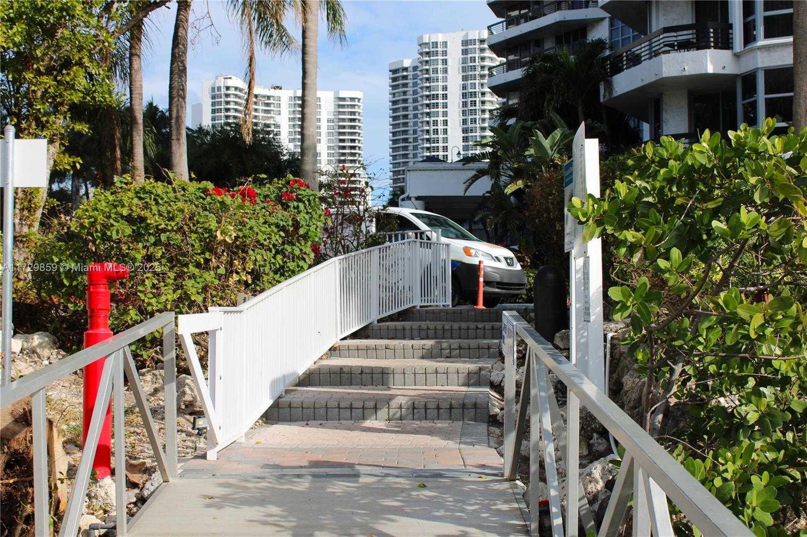 Small Image of 3575 MYSTIC POINTE DR #25, Aventura Number 17