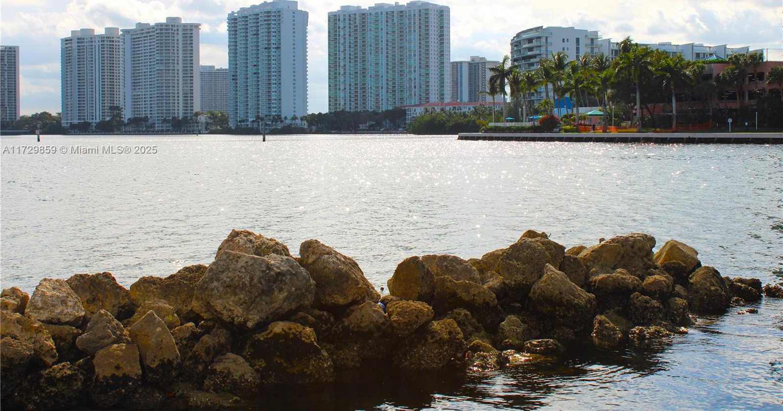 Small Image of 3575 MYSTIC POINTE DR #25, Aventura Number 19