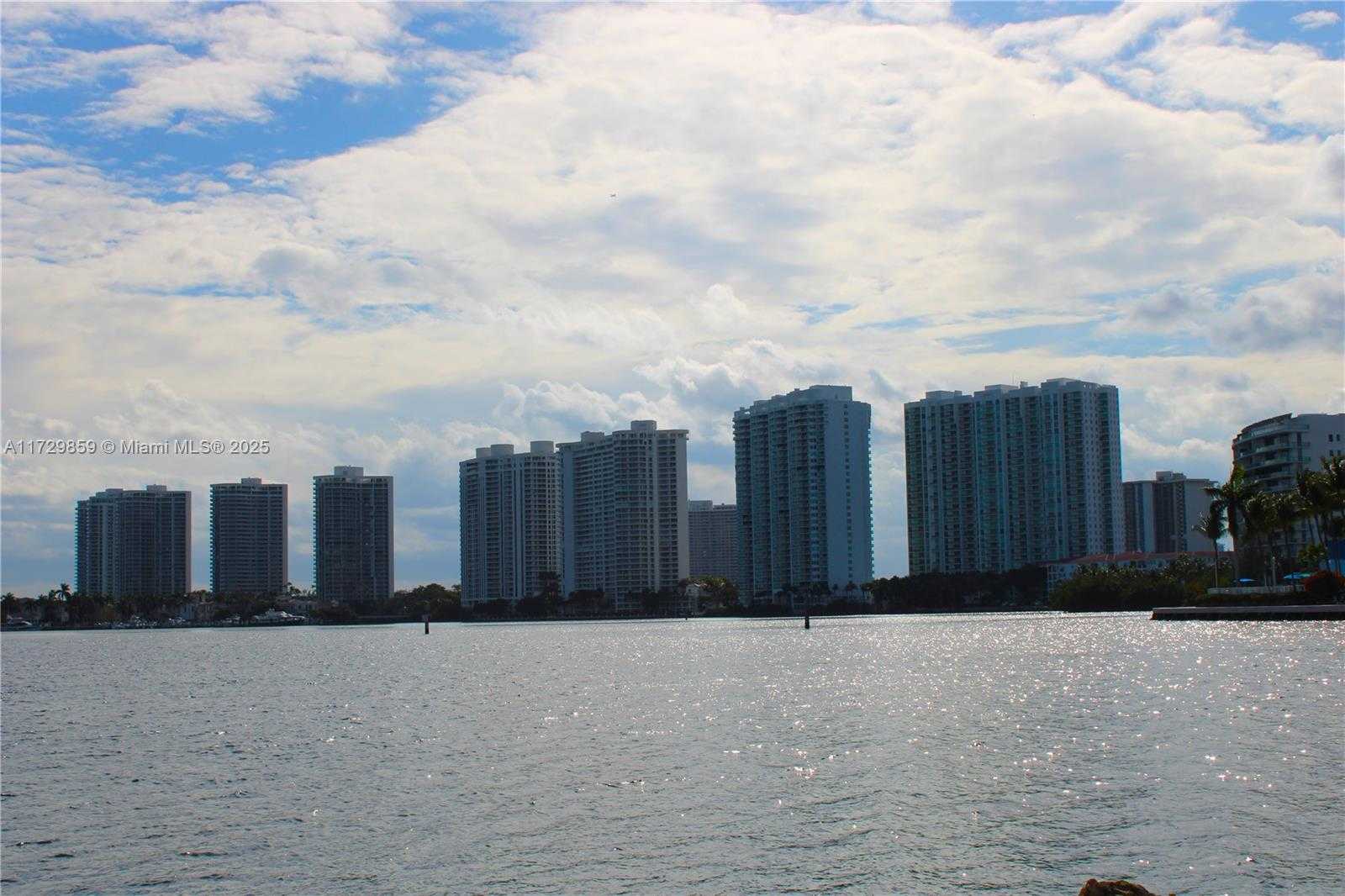 Small Image of 3575 MYSTIC POINTE DR #25, Aventura Number 21