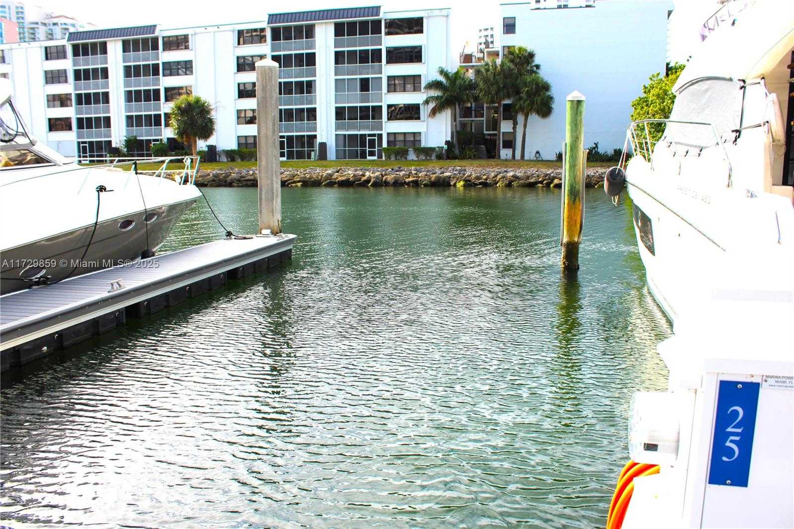Small Image of 3575 MYSTIC POINTE DR #25, Aventura Number 5