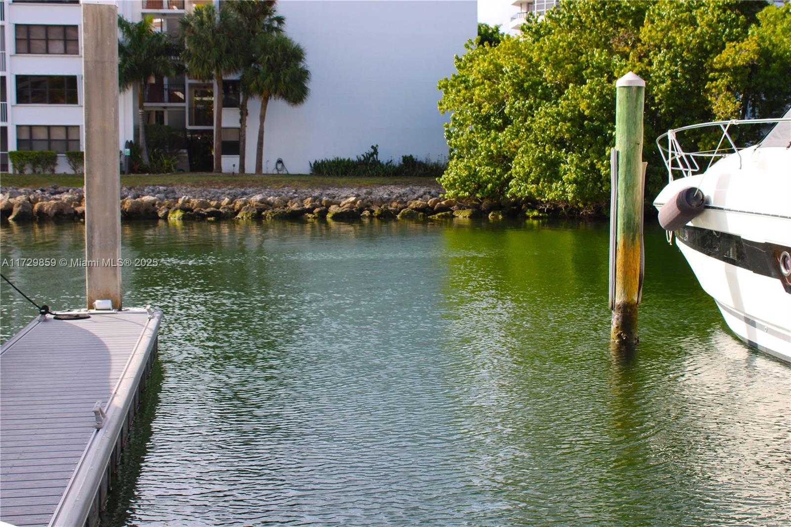 Small Image of 3575 MYSTIC POINTE DR #25, Aventura Number 6