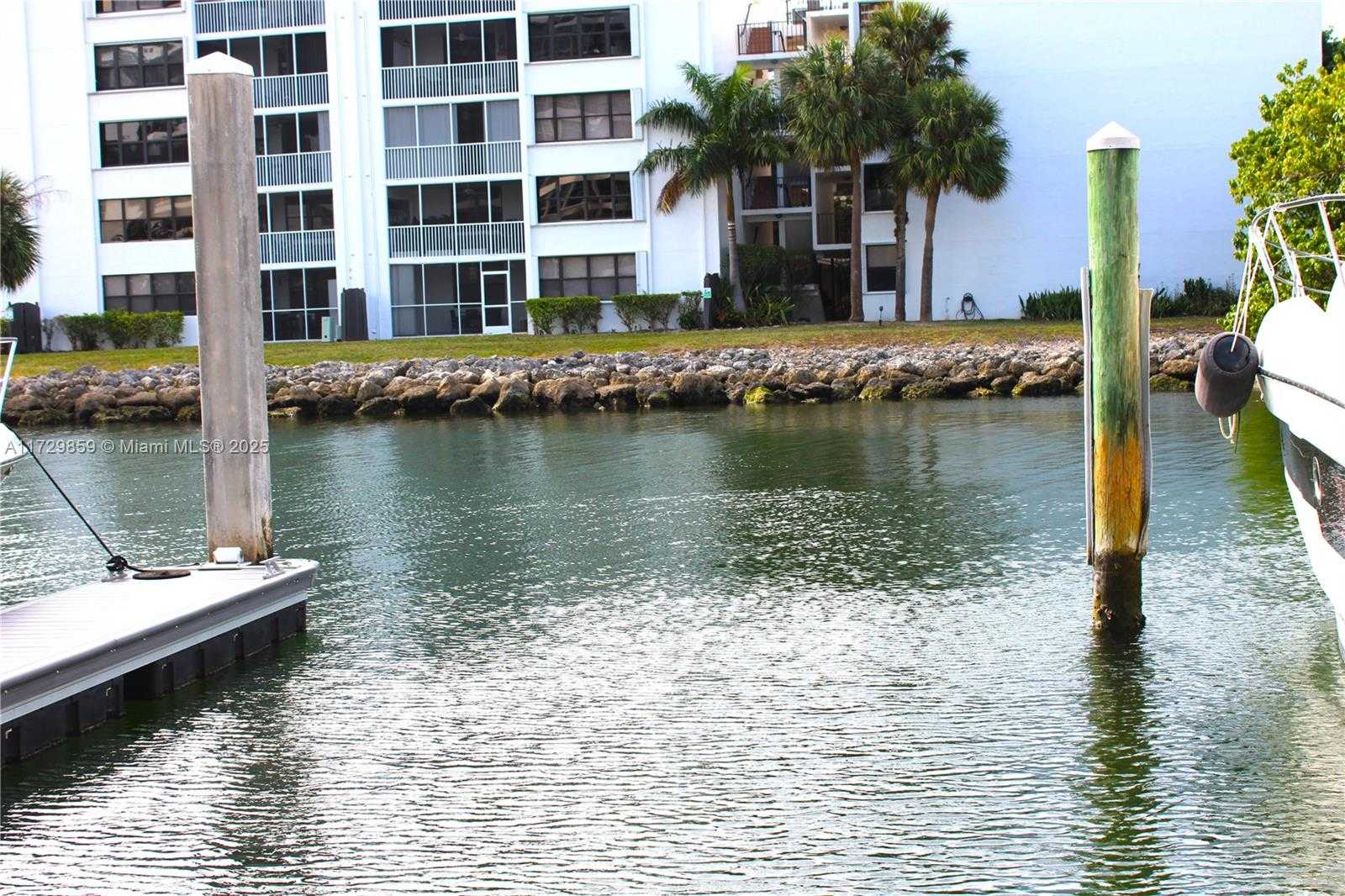 Small Image of 3575 MYSTIC POINTE DR #25, Aventura Number 7