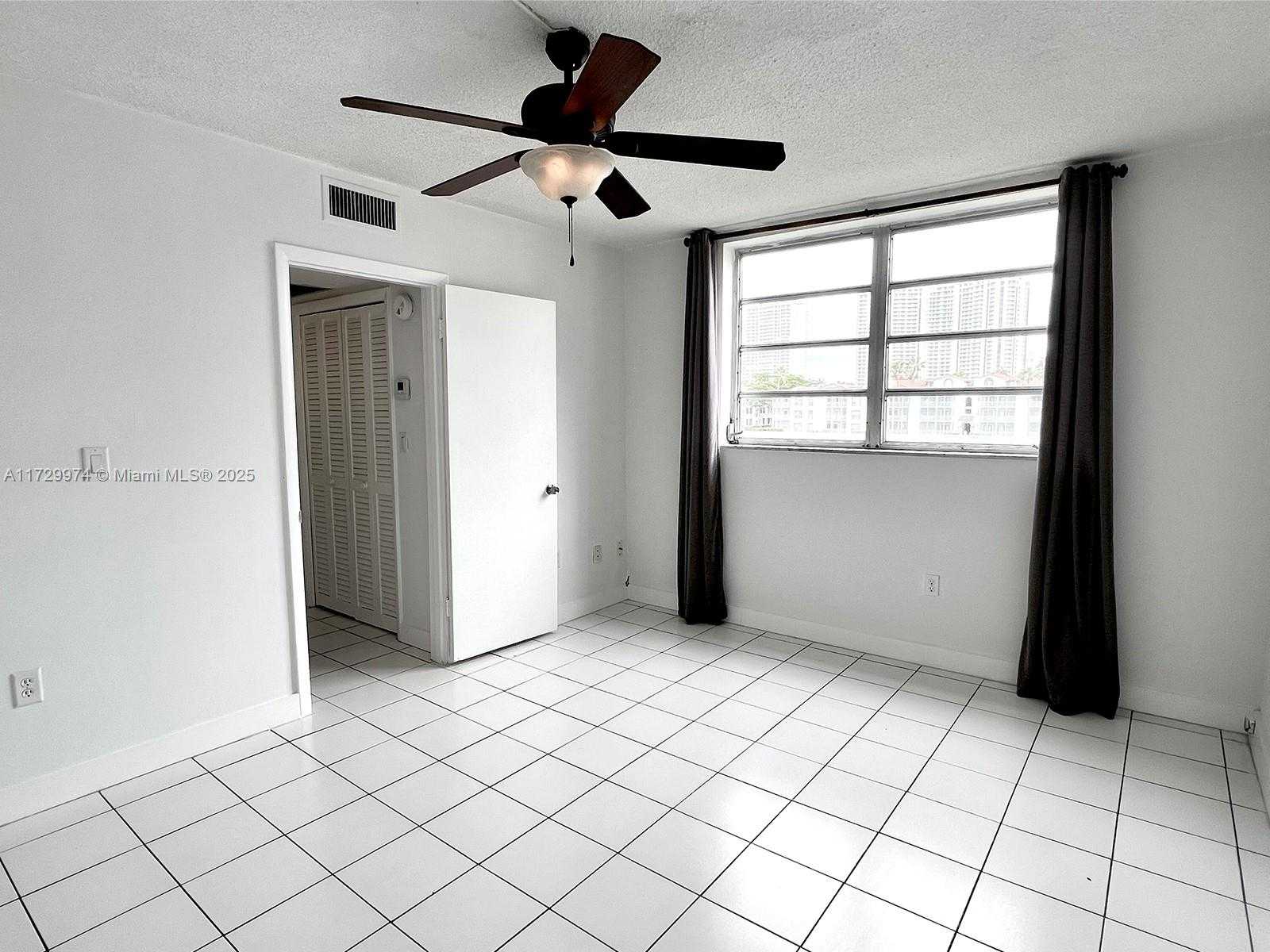 Small Image of 2980 POINT EAST DR #D302, Aventura Number 19