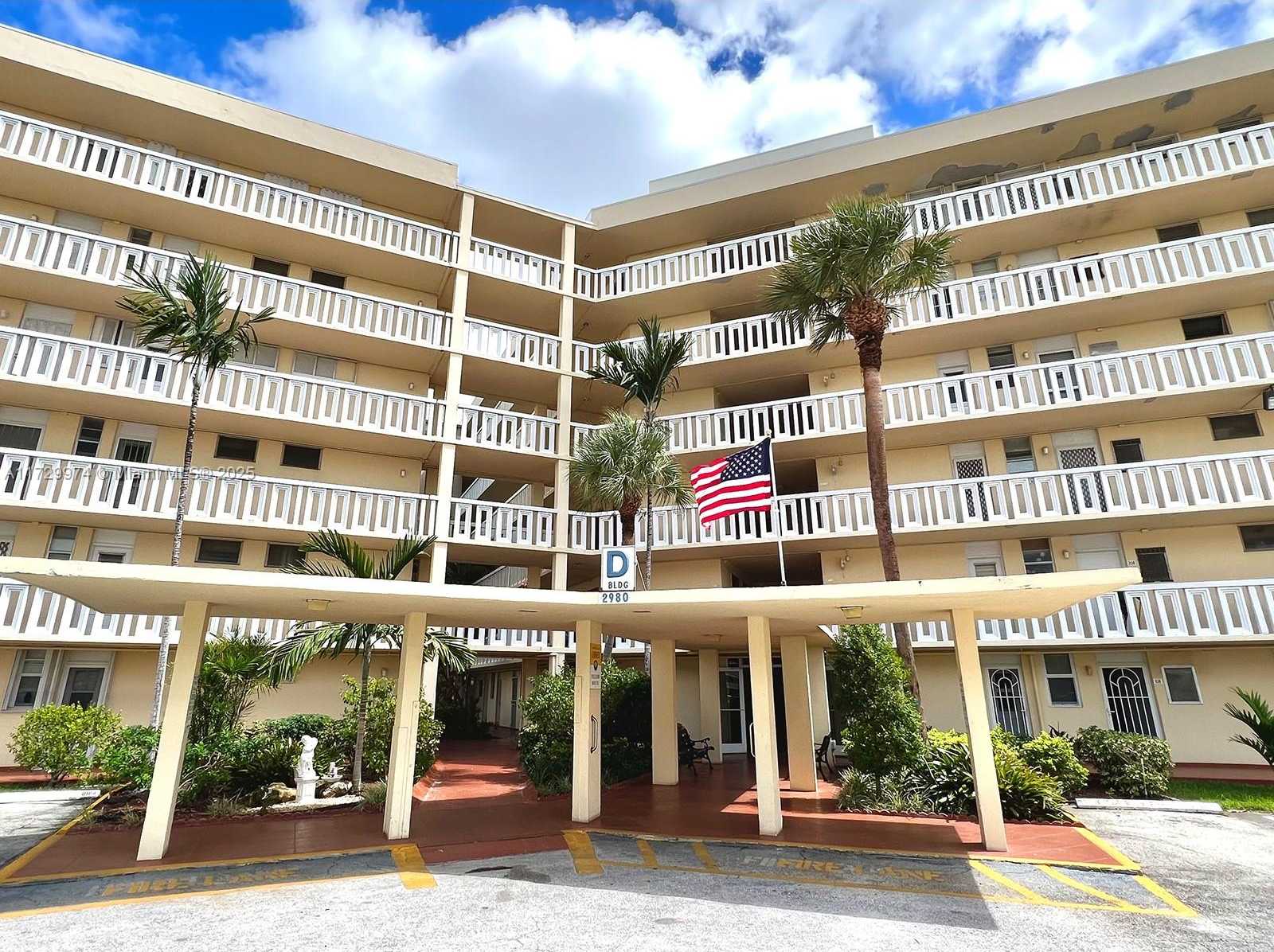 Small Image of 2980 POINT EAST DR #D302, Aventura Number 3