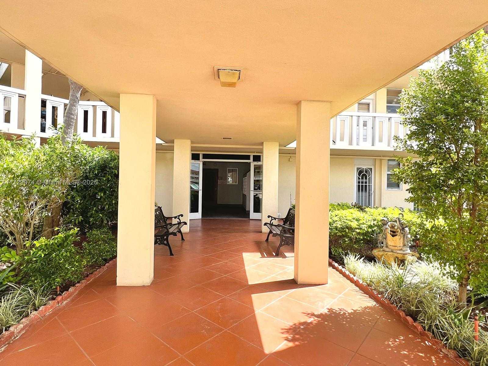 Small Image of 2980 POINT EAST DR #D302, Aventura Number 4