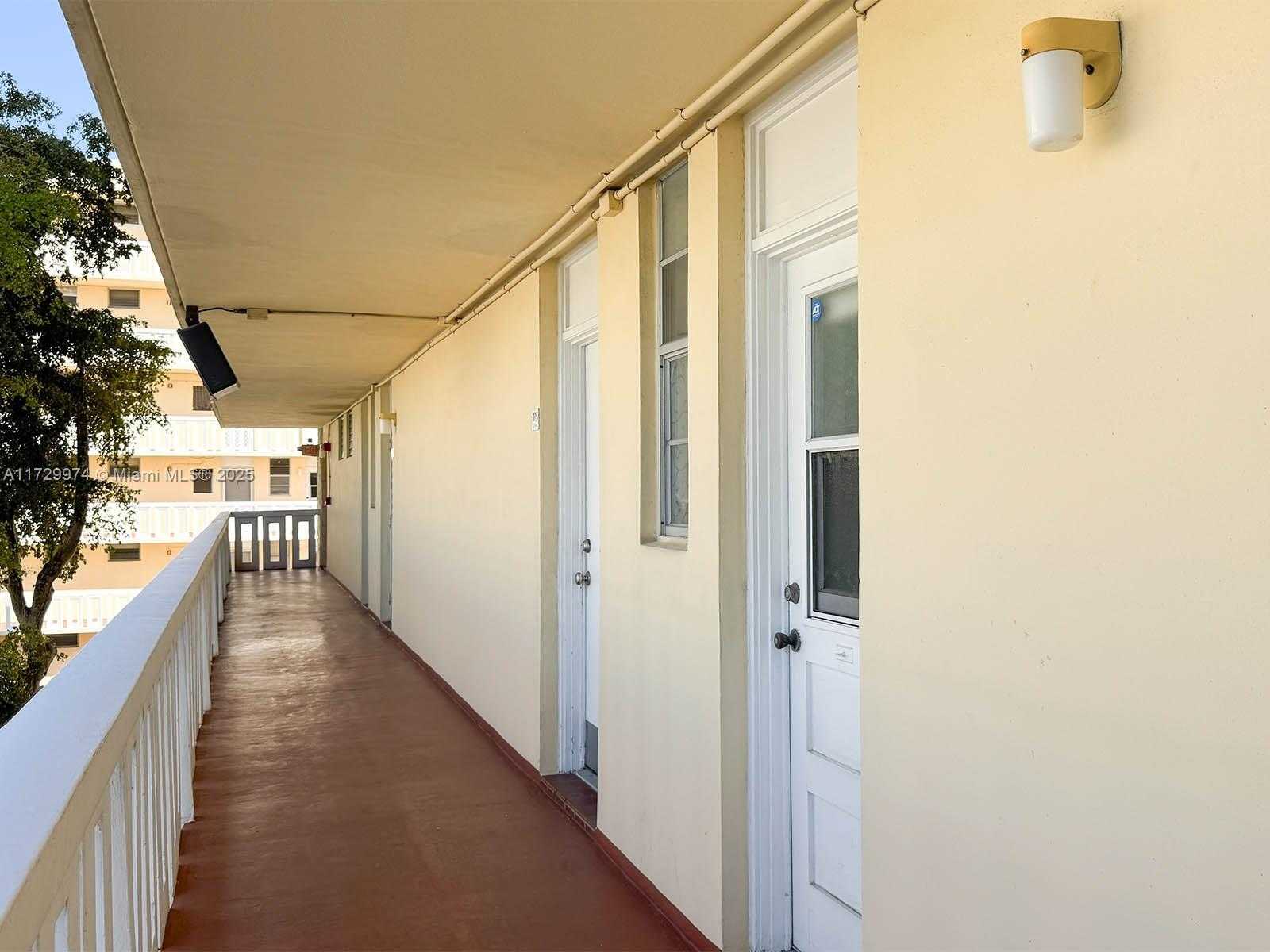 Small Image of 2980 POINT EAST DR #D302, Aventura Number 5