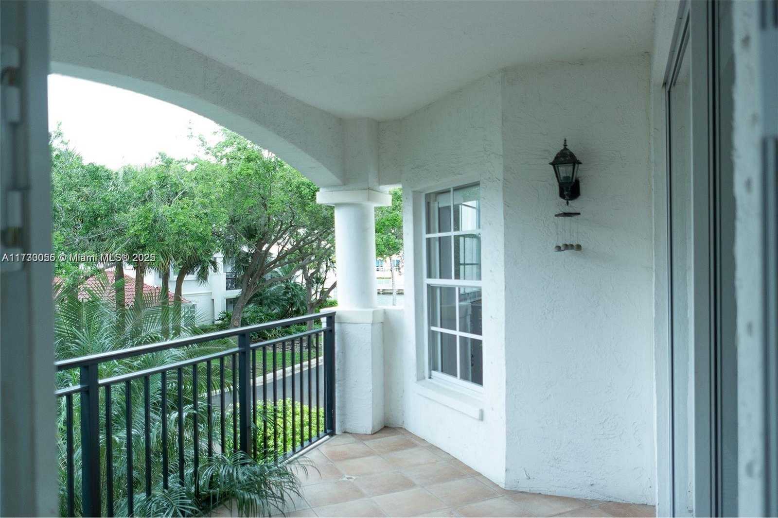 Small Image of 3215 NE 184th St, Aventura, FL 33160, USA Number 12