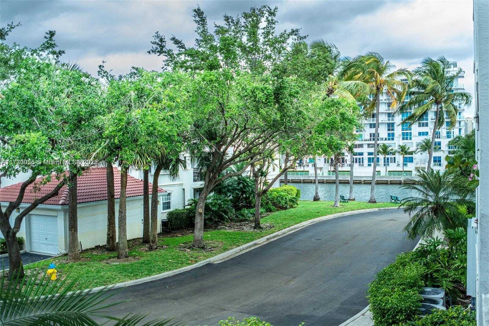 Small Image of 3215 NE 184th St, Aventura, FL 33160, USA Number 13