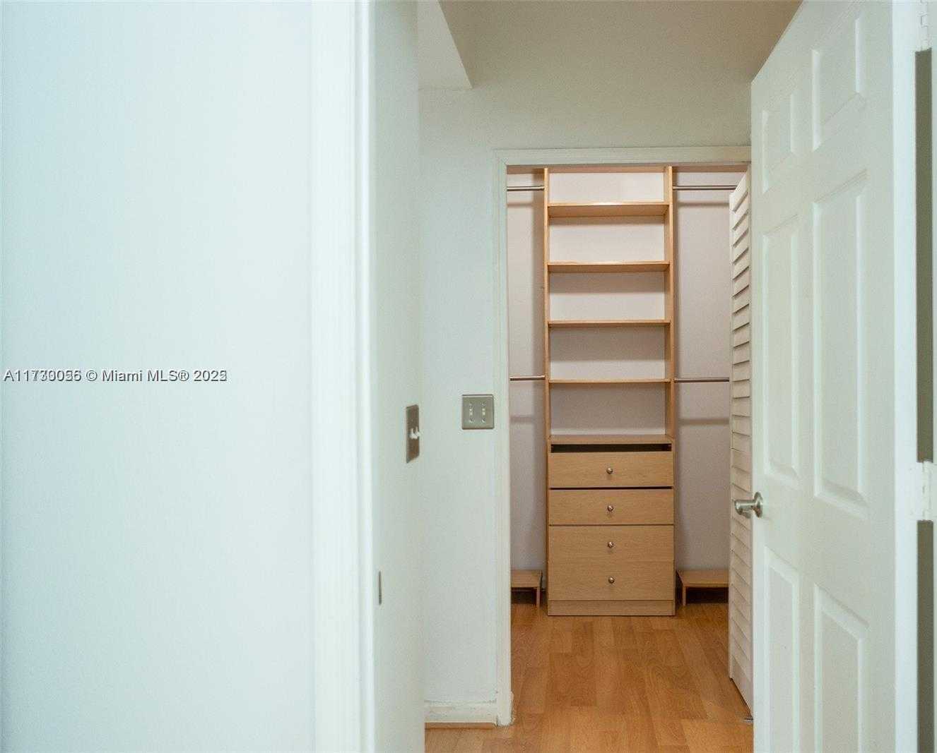 Small Image of 3215 NE 184th St, Aventura, FL 33160, USA Number 17