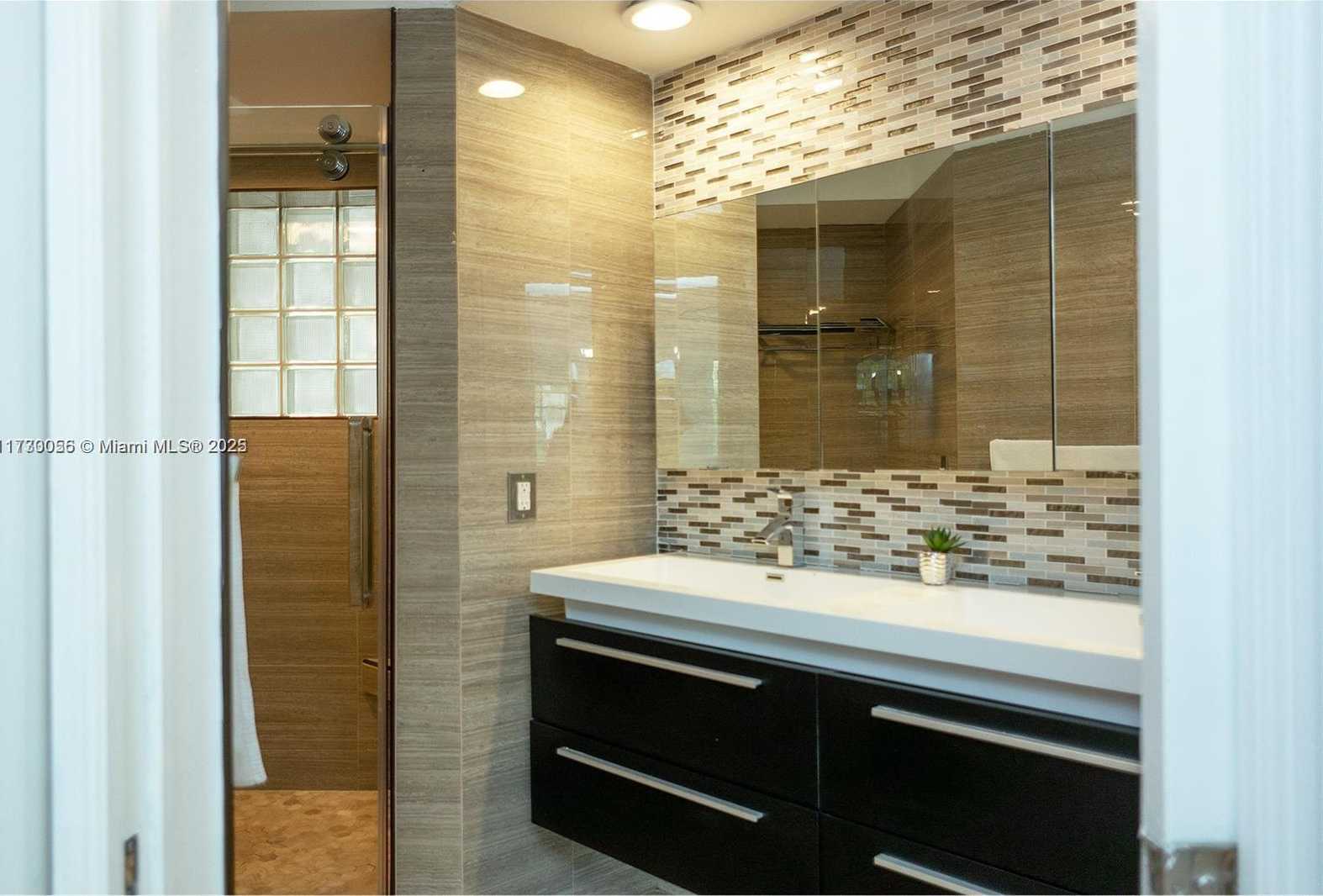 Small Image of 3215 NE 184th St, Aventura, FL 33160, USA Number 18
