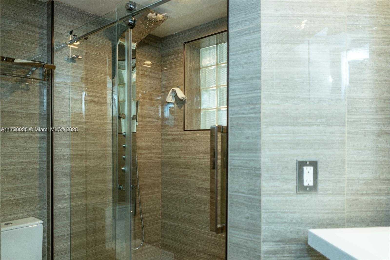 Small Image of 3215 NE 184th St, Aventura, FL 33160, USA Number 19