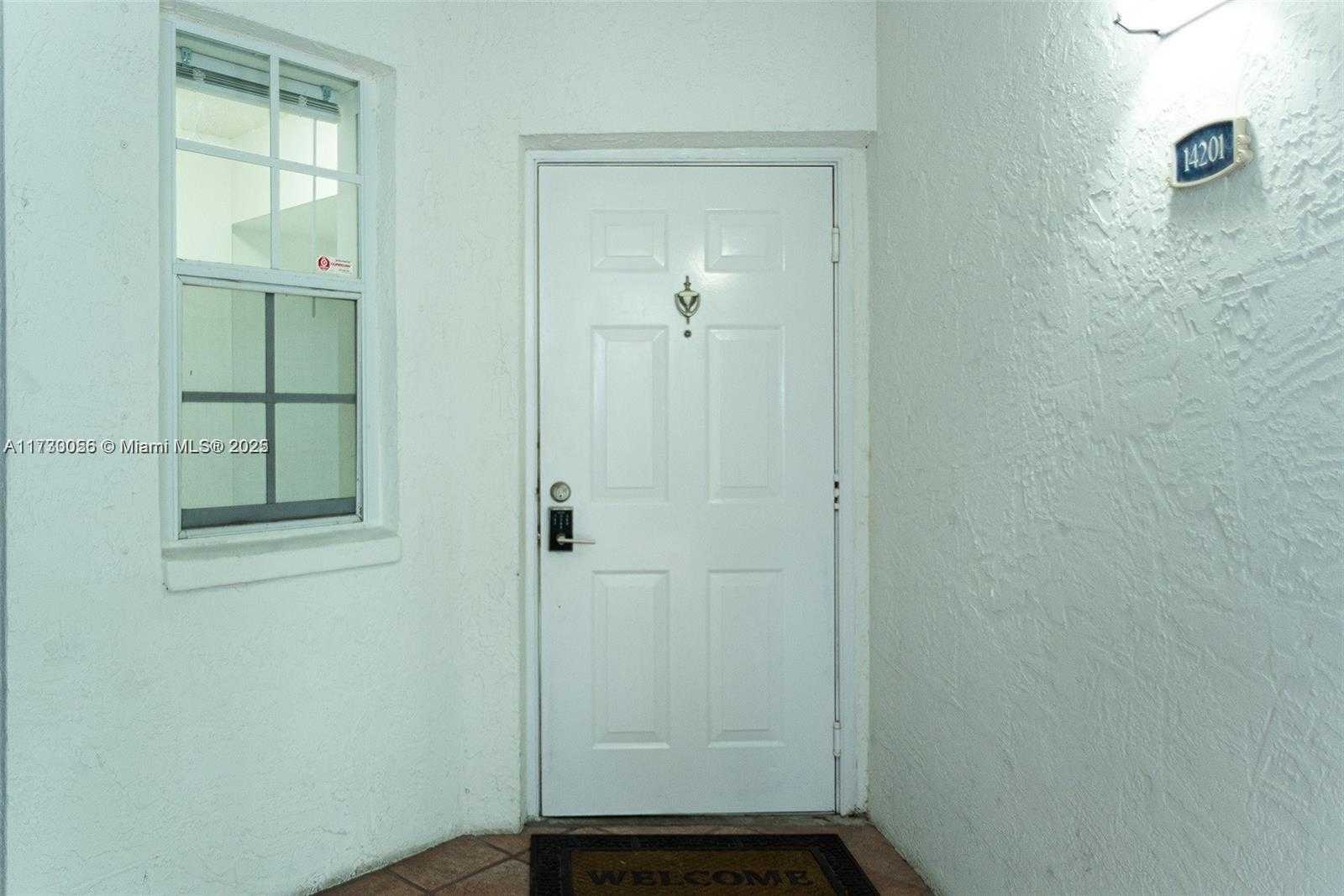 Small Image of 3215 NE 184th St, Aventura, FL 33160, USA Number 2